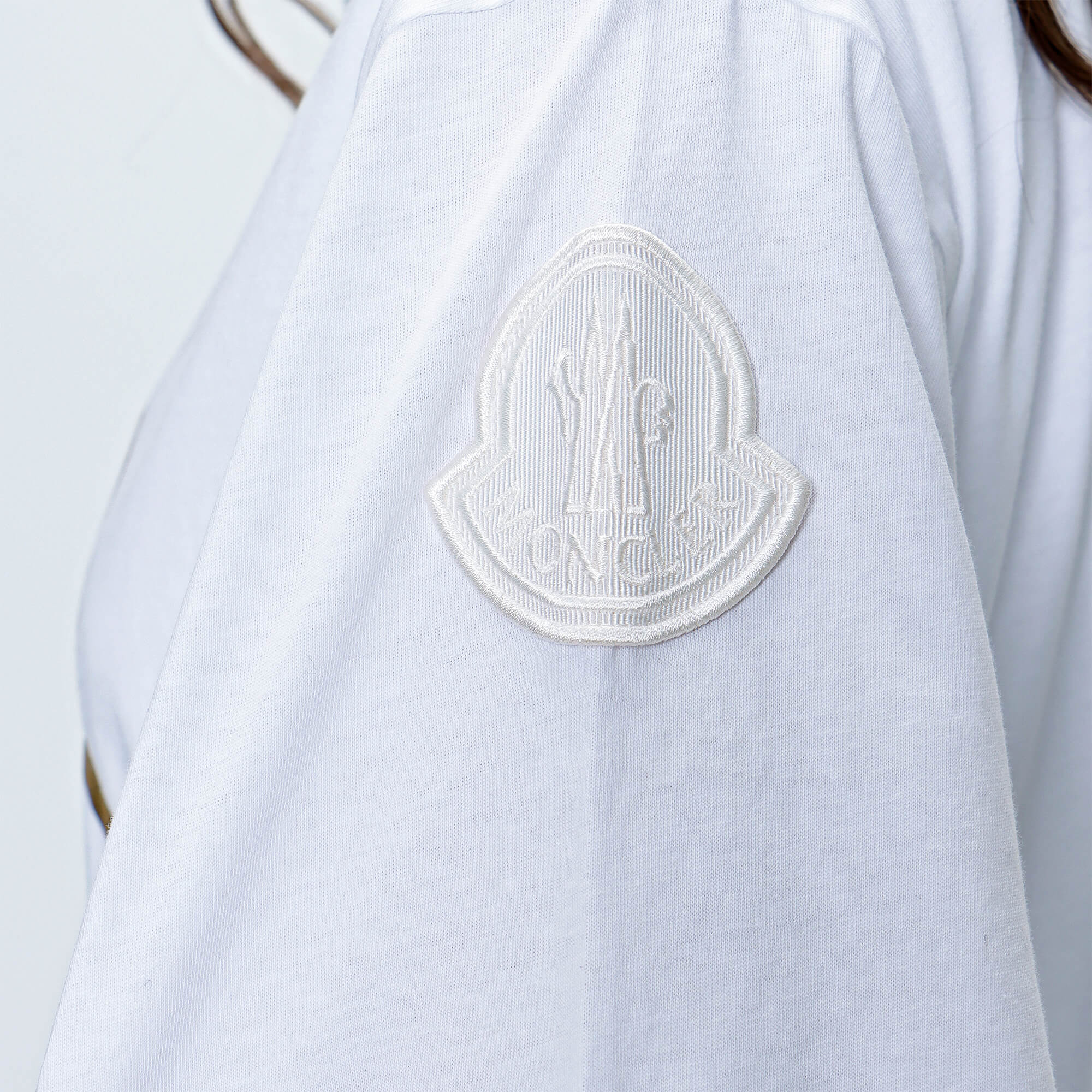 Moncler - White Cotton Gold Logo Girocollo T shirt 